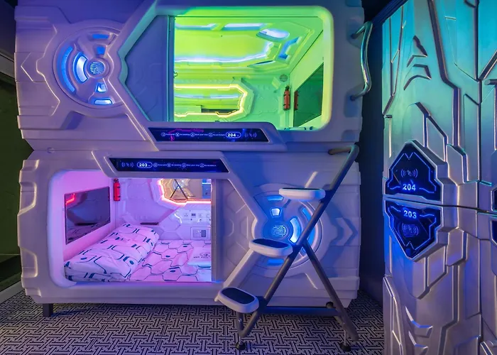 Space Station Hostel กรุงเทพมหานคร
